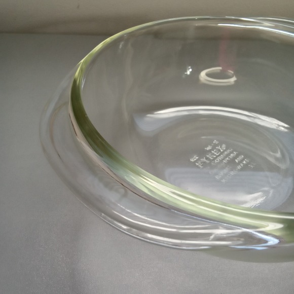 Vintage Pyrex Clear Glass Round Casserole Baking Dish Bowl with Lid 022 1 QT - Picture 6 of 6